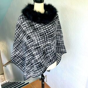 O Diva NWOT Black Plaid‎ Cape with Black faux fur collar and black trim OS
